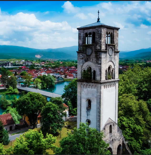 Bihać centar — pogled na grad i rijeku Unu