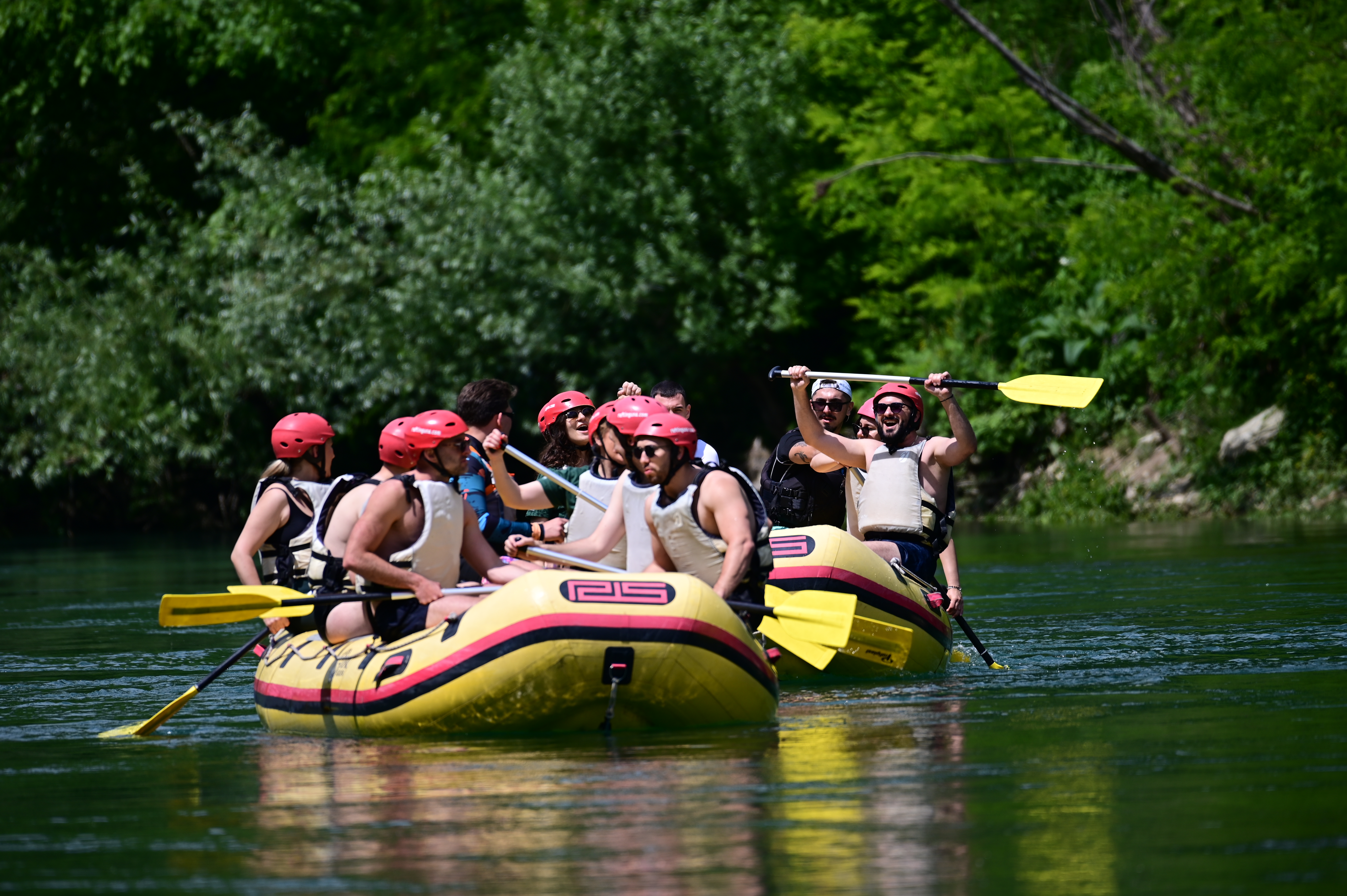 Čamac na rijeci Uni — rafting u Bosni