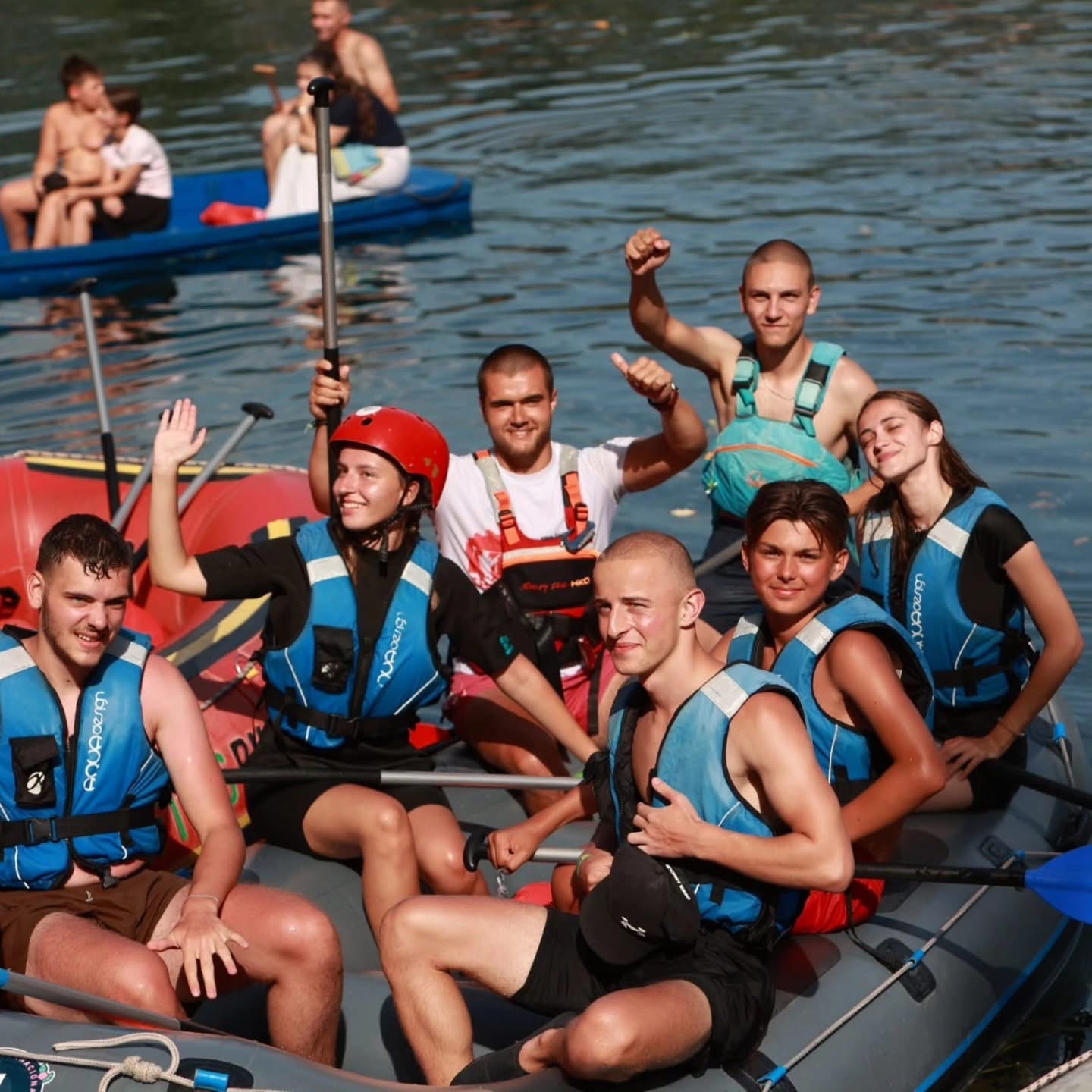 Rafting na rijeci Uni – gosti u čamcu kroz kanjone