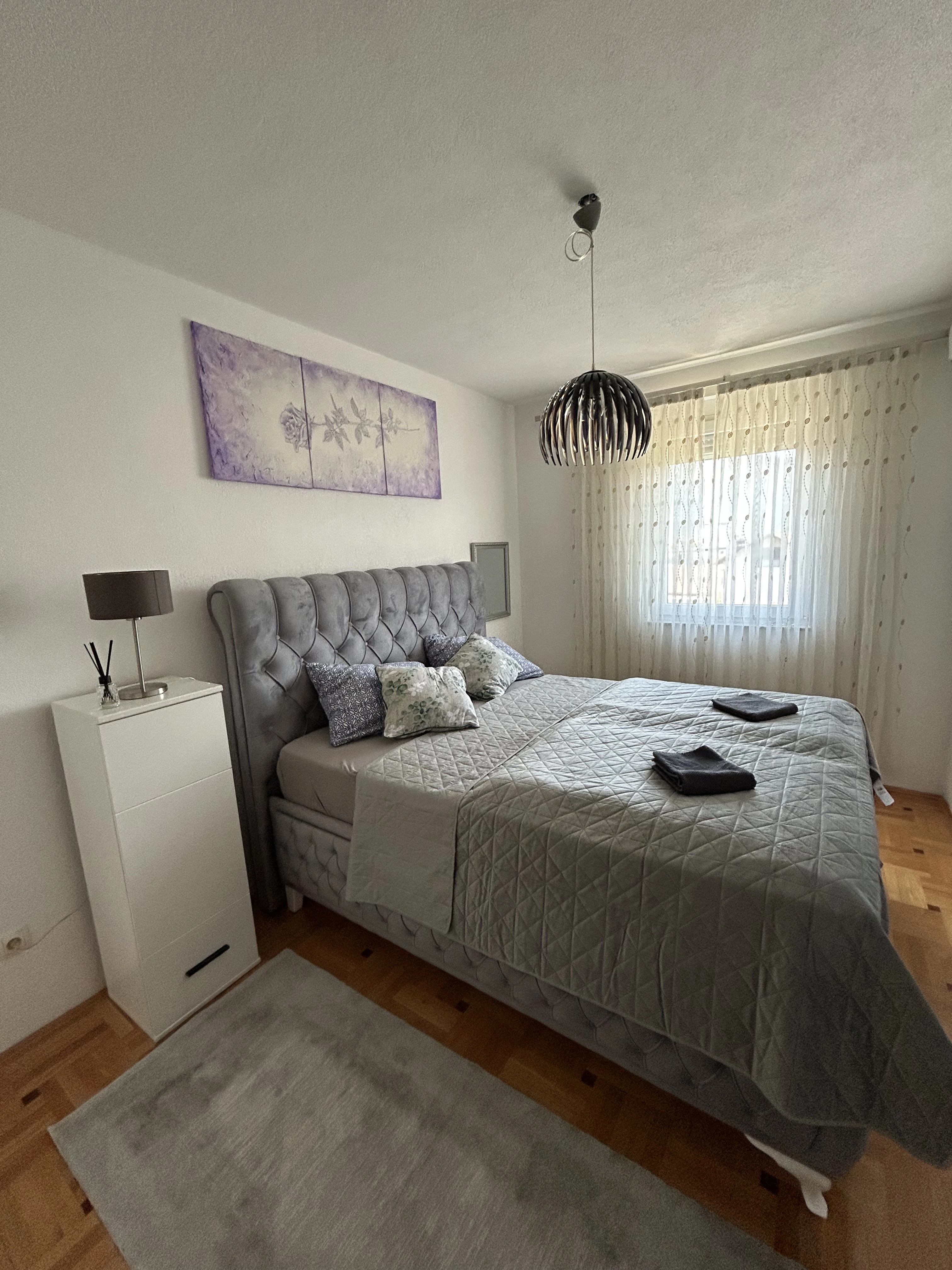 Apartman Murtić – spavaća soba sa pogledom na Plješevicu